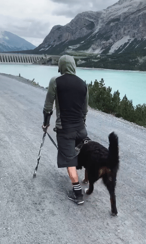 Paralympic Athlete Uses his Dog As His Leg